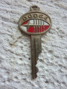 Vintage Dodge Yellow Gold Large Head Key Red/White - Picture 1 of 5
