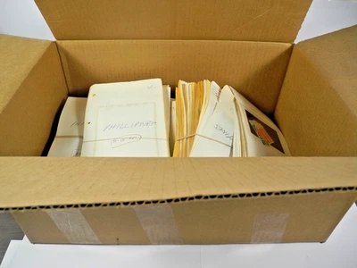 FILIPINAS, gran acumulación de 100 y 100 sellos en páginas de distribuidor Foto 1 de 4