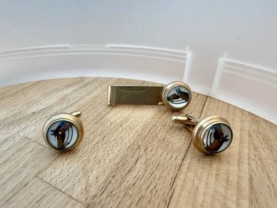 Vintage 1950's Flex-Let Horse Racing Reverse Paint Glass Tie Bar & Cufflinks - Image 1 of 2