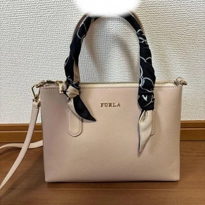 Bolso de Hombro FURLA Cuero Marfil con Bufanda y Cadena de Flores, Excelente Estado Foto 1 de 4