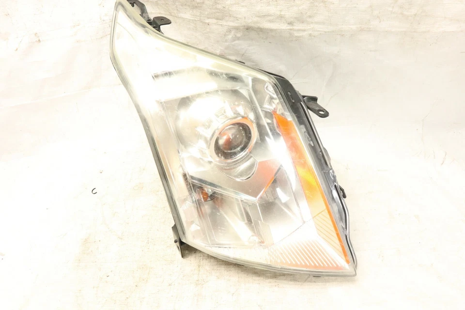 2010 2011 2012 2013 2014 2015 Cadillac SRX Passenger Side Halogen Headlight  OEM - Imagem 1 de 4
