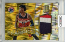 2015-16 Panini Spectra  Kelly Oubre Jr. 1 Freshman Fabrics Prizms Gold 4/10