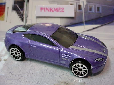HW EXOTICS 2015 exclusivo ∞Aston Martin V8 Vantage∞Púrpura; 10 velocidades☆Suelto Hot Wheels Foto 1 de 3
