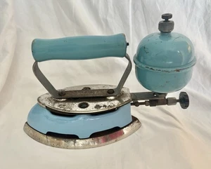 Vintage Coleman Bügeleisen Instant Lite 4A selbstwärmendes Gasbügeleisen babyblau - Bild 1 von 3