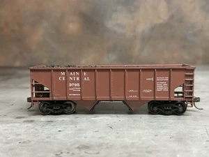 Maine Central Railroad MEC Hopper Car with Load Ready To Roll HO Scale - Picture 1 of 10