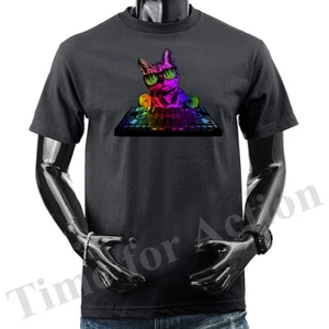 Technicolor DJ Gato Música Auriculares Animales Mascota Broma Divertida Humor Humor Camiseta - Imagen 1 de 16