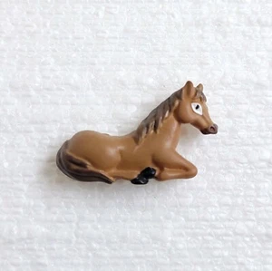JHB Horse Button 28mm Shank Novelty Brown Sitting Farm Animal Sewing Art Crafts - Picture 1 of 12
