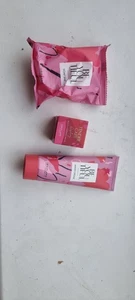Oriflame Gift Set, Hand Cream, Tender Care Rasberry Palm And Soap Bar - Picture 1 of 6