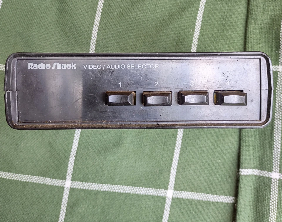 Interruptor selector audio/video Radio Shack 15-1956B Foto 1 de 3