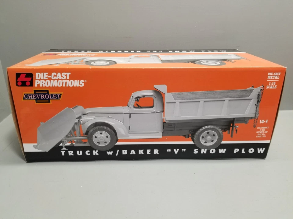 HIGHWAY 61/DCP 1/16 SCALE CHEVROLET TRUCK WITH BAKER V PLOW NIB - Image 1 of 3