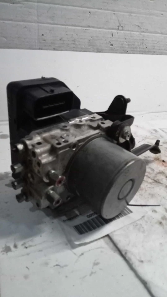 2014 INFINITI Q50 ABS Pump & Motor Assembly OEM 3.7L 145K Miles Grey Foto 1 de 4