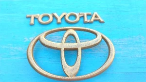 92 93 94 95 96 TOYOTA CAMRY  GOLD REAR GATE TRUNK LID EMBLEM BADGE LOGO - Picture 1 of 7
