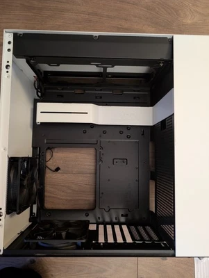 Boîtier PC Gamer NZXT H510 blanc et noir - Moyen Tour ATX - Vitre Trempée - Photo 1/4