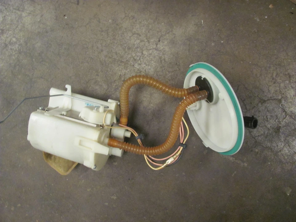2000 2001 2002 LINCOLN LS FUEL PUMP - Image 1 of 1