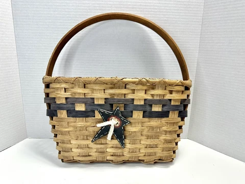 EUC Dorothy Miller 2015 Handmade Star Patriotic Handled Primitive Woven Basket Cover