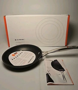 Sartén Le Creuset endurecida antiadherente PRO - 8 pulgadas - Imagen 1 de 4
