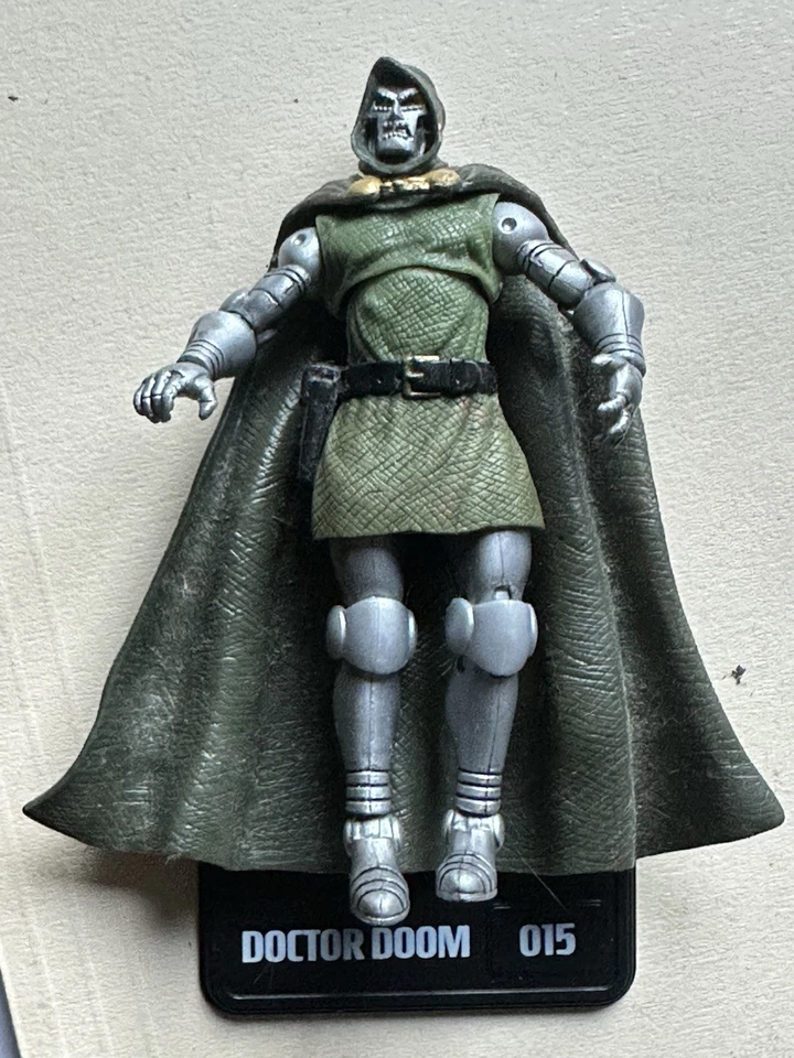Dr. Figura de acción Doctor Doom, Universo Marvel 3,75" Foto 1 de 1
