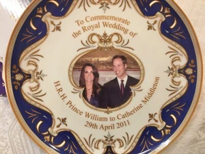 Neu mit Etikett verpackt 2011 Royal Wedding William Middleton Bone China 8" Teller Royal Crest - Bild 1 von 6