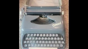 Vintage 1960's Consul GREY Colored Portable Typewriter With Case - Picture 1 of 3