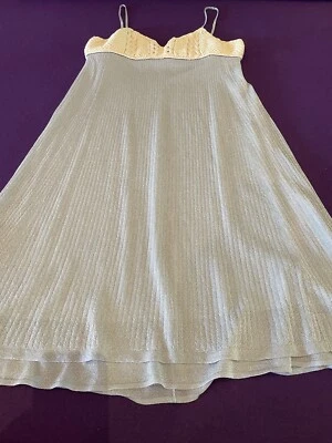 NUEVO SIN ETIQUETAS IISLI Babydoll Vestido Algodón Crochet y Azul Hielo Metalizado Microfibra M Foto 1 de 4