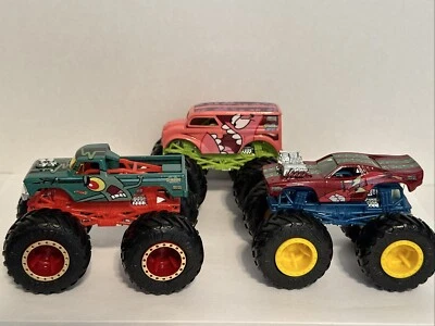 Hot Wheels Monster Jam PLANKTON + PATRICK + MR KRABS 1:64 Monster SpongeBob - Image 1 of 4