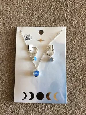 BRAND NEW ON CARD GEORGE PENDANT NECKLACE AND EAR RING SET SILVER WITH BLUE - Image 1 of 3