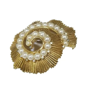 Krone Trifari Kunstperle goldfarbene Muschel Wirbel Brosche SELTEN signiert Vintage Schmuck - Bild 1 von 8