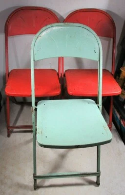 3 sillas plegables vintage de acero prensado de metal de mediados de siglo  Foto 1 de 4