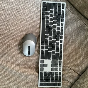 Dell Wireless Keyboard Mouse Set KB7221Wt - Picture 1 of 1