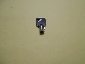 *LLAVE DE BLOQUEO CAJA DE HERRAMIENTAS MARCA DESCONOCIDA 043 - Imagen 1 de 1
