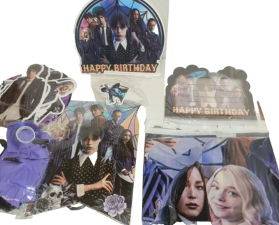 Nuevo Paquete de Fiesta Wednesday Addams Invitaciones Cupcake Toppers Banner Globos Foto 1 de 3