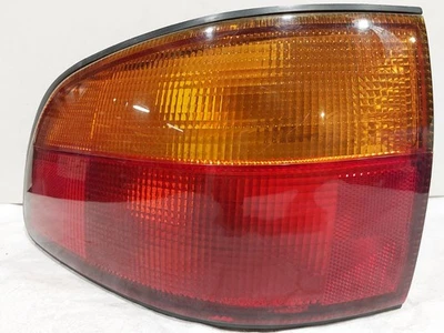 Luz trasera exterior izquierda Toyota Sienna 1998 a 2000 81560-08010 Foto 1 de 4