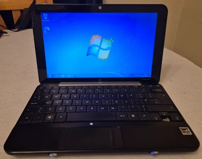 Compaq Mini Netbook 702EA– Intel Atom 60GB HDD 2GB RAM – 10.1” – No Charger - Image 1 of 4