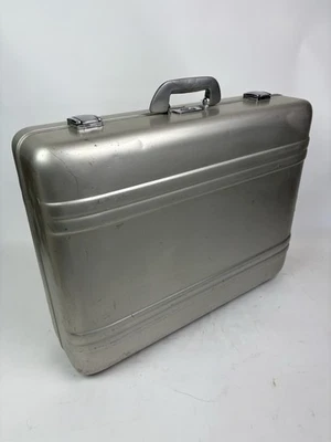 VTG Zero Halliburton Aluminum Suitcase silver Luggage Large 24"x18x6" combo Lock - Image 1 of 4