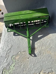 Ertl John Deere 452 Getreidebohrmaschine Maßstab 1:16 Diecast Modell Bauernhof Spielzeug Traktor - Bild 1 von 3