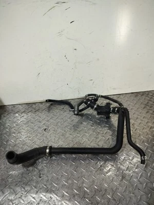 Yamaha R1 2009-2014 OEM CONJUNTO DE CARCASA DE TERMOSTATO CON LÍNEAS DE REFRIGERACIÓN  Foto 1 de 4