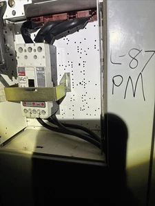 WESTINGHOUSE AUX BREAKER HMCP250C5 250A AMP 600vac 3 polos usado funcionando para llevar - Imagen 1 de 3