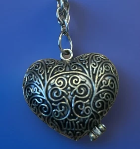 30 inch, Vintage Intricate Victorian Style Heart Locket Necklace - Picture 1 of 7
