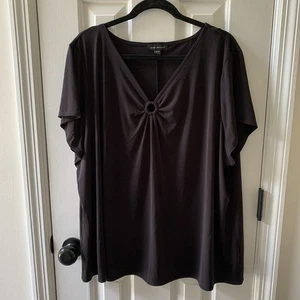 Lane Bryant schwarz matt Jersey O Ring Detail V-Ausschnitt Kurzarm Top Gr 26/28 - Bild 1 von 10