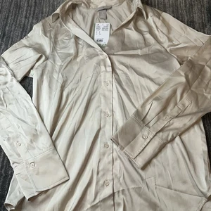 H&M Button Up Shirt Womens S Satin Long Sleeve Collar Blouse Champagne New - Picture 1 of 8