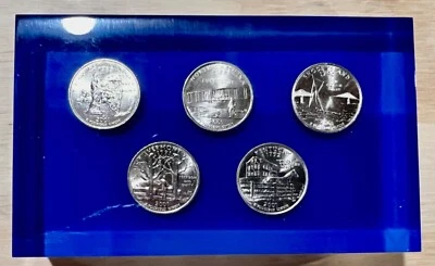 2001-Statehood Quarters - 5 Coins in Lucite / New York, Rhode Island, Kentucky, - Image 1 of 4