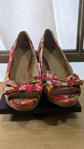Dexflex Comfort 6.5W Colorful Floral Peeptoe Bow Accent Wedge Heel Shoes - Picture 1 of 15
