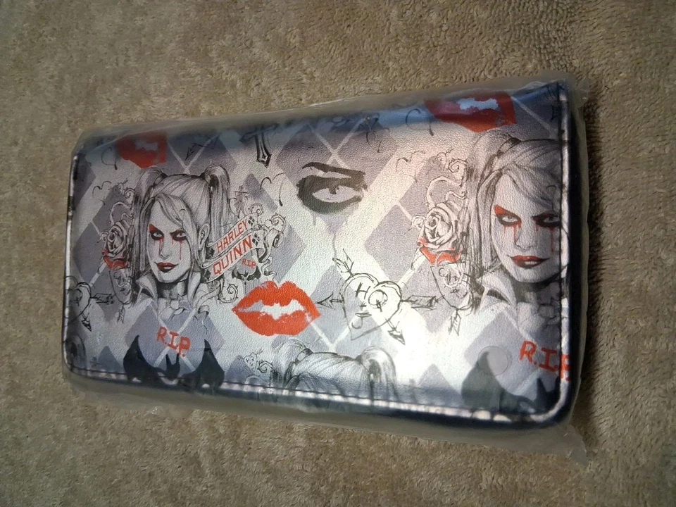 Harley Quinn Bolso sin asas Cartera Monedas Arkam Knight Plata Nuevo en paquete Envíos (1053) Foto 1 de 1