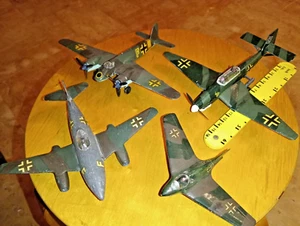 4 AEREI LUTWAFFE II° WW MESSERSCHMITT 262 E 163 JUNKERS 87 STUKA HENSCHEL HS - Foto 1 di 21