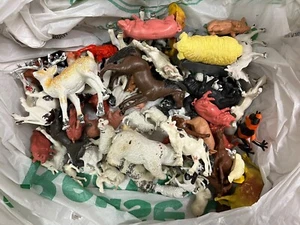 Bulk lot animal plastic figurines toys Most vintage Pretend Play Collect - Picture 1 of 8