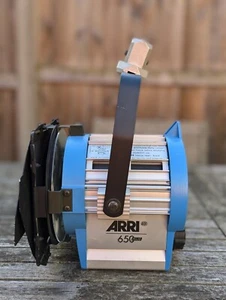 ARRI 650 Plus 650w Tungsten Fresnel including barn doors - Second Hand - Picture 1 of 6