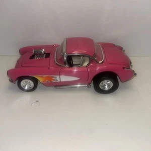 Road Signature Road Legends 1957 rosa Chevrolet Corvette Gasser Druckgussauto - Bild 1 von 8