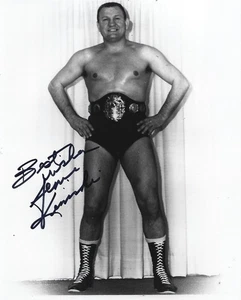 TACÓN DE LUCHA LIBRE LEYENDA GENE KINISKI FIRMADO 8X10 AWA CAMPEÓN DEL MUNDO GRAN DE CANADÁ - Imagen 1 de 1