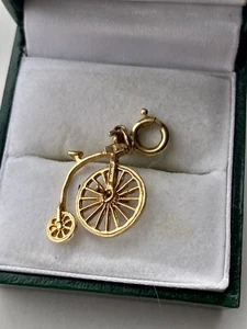 Solid 9ct Gold vintage Penny Farthing Charm With Articulated Wheel - Picture 1 of 5