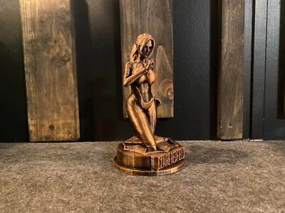 Estatua Resident Evil Claire Redfield en cobre vintage 6 pulgadas de alto Foto 1 de 4